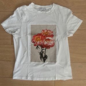 White Calvin Klein T-shirt